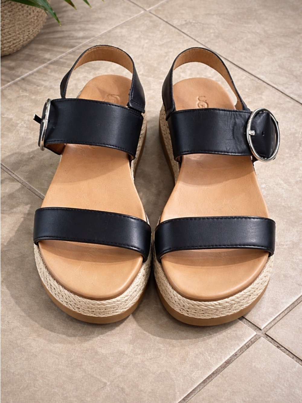 UGG Black Leather Platform Espadrille Sandals Women’s Size 9 Buckle Comfort